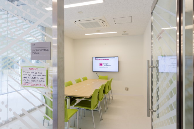 STUDENT MEETING ROOM